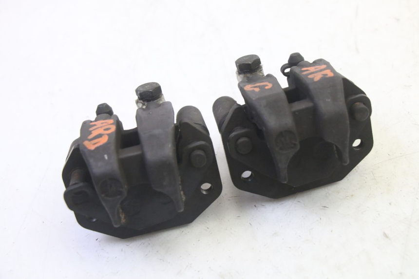 photo de ETRIER FREIN ARRIERE QUADRO 4 4D 350 (2015 - 2018) - Gros plan technique