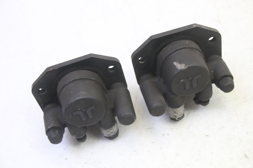 photo de ETRIER FREIN ARRIERE QUADRO 4 4D 350 (2015 - 2018) - Vue d’ensemble