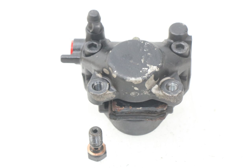 photo de ETRIER FREIN ARRIERE YAMAHA AEROX NAKED 2T 50 (2013 - 2017) - Gros plan technique