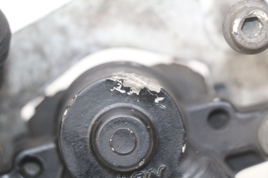 photo de ÉTRIER DE FREIN ARRIÈRE SUZUKI BURGMAN 125 (2007 - 2014) - Détail de la pièce