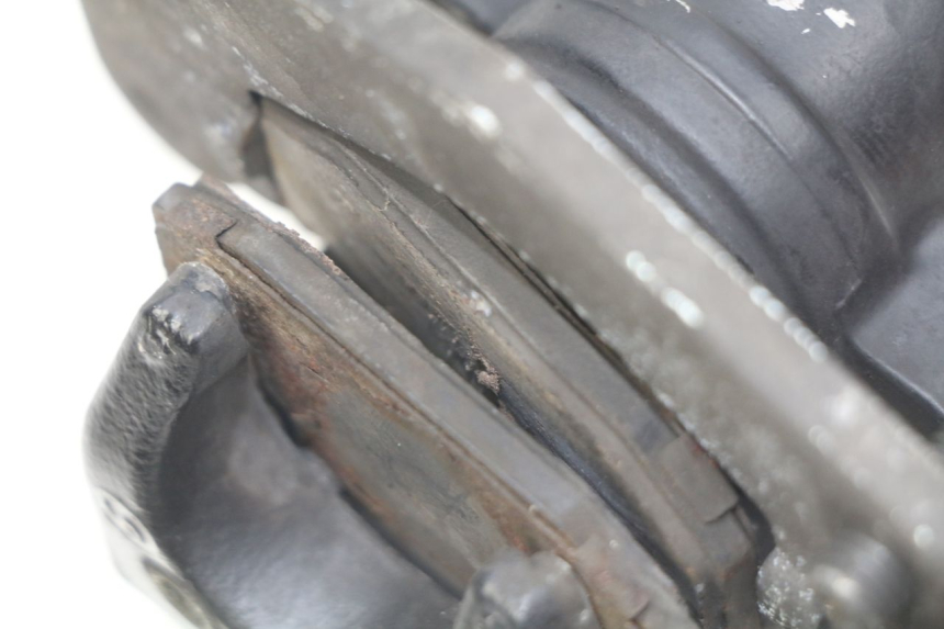 photo de ÉTRIER DE FREIN ARRIÈRE SUZUKI BURGMAN 125 (2007 - 2014) - Gros plan technique