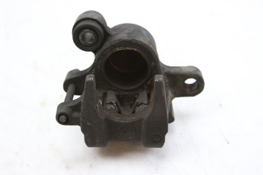 photo de ÉTRIER DE FREIN ARRIÈRE HONDA CBF 500 (2004 - 2007) - Gros plan technique