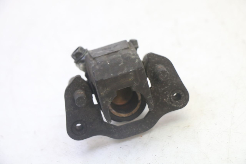 photo de ÉTRIER DE FREIN ARRIÈRE PEUGEOT CITYSTAR 50 (2013 - 2017) - Gros plan technique