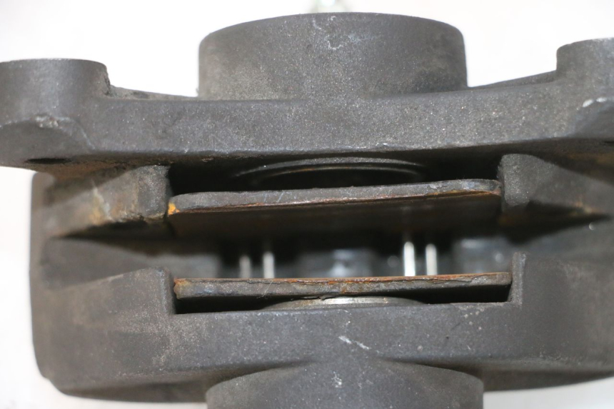 photo de ÉTRIER DE FREIN ARRIÈRE PEUGEOT ELYSTAR 50 (2002 - 2014) - Autre angle de vue