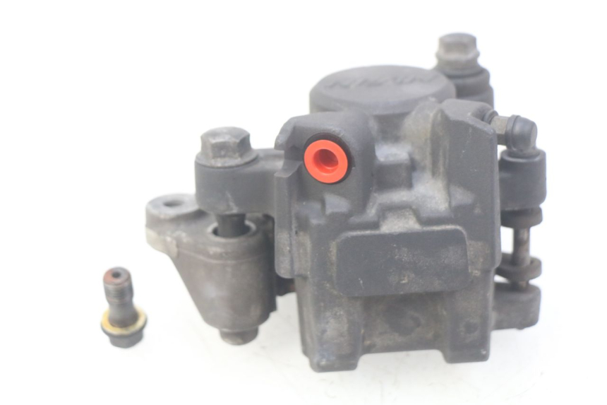 photo de ÉTRIER DE FREIN ARRIÈRE HONDA FES PANTHEON 125 (2003 - 2007) - Gros plan technique