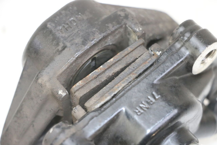 photo de ÉTRIER DE FREIN ARRIÈRE SYM FIDDLE 3 III 125 (2014 - 2020) - Zoom état d’usage