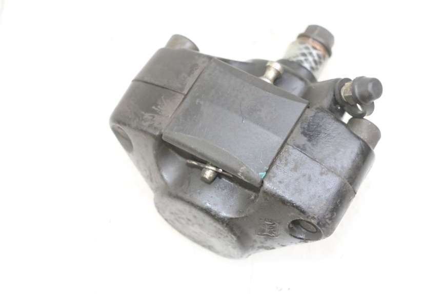 photo de ÉTRIER DE FREIN ARRIÈRE SYM FIDDLE 3 III 125 (2014 - 2020) - Gros plan technique