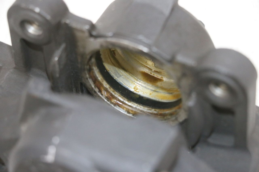 photo de ETRIER FREIN ARRIERE SUZUKI GSF N BANDIT 600 (1996 - 1999) - Autre angle de vue