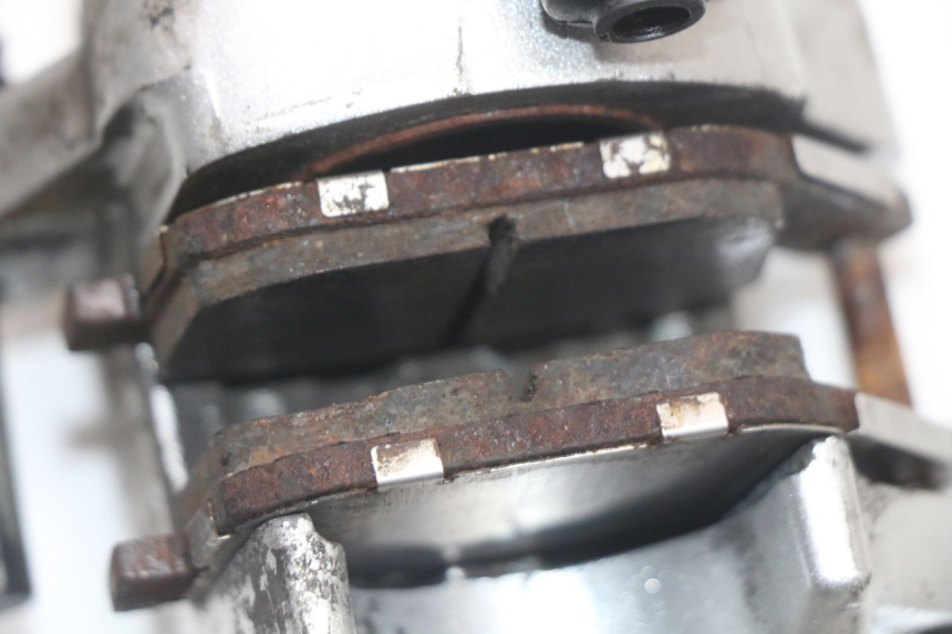 photo de ETRIER FREIN ARRIERE HARLEY DAVIDSON SPORTSTER XL CUSTOM 883 (1999 - 2006) - Points de fixation