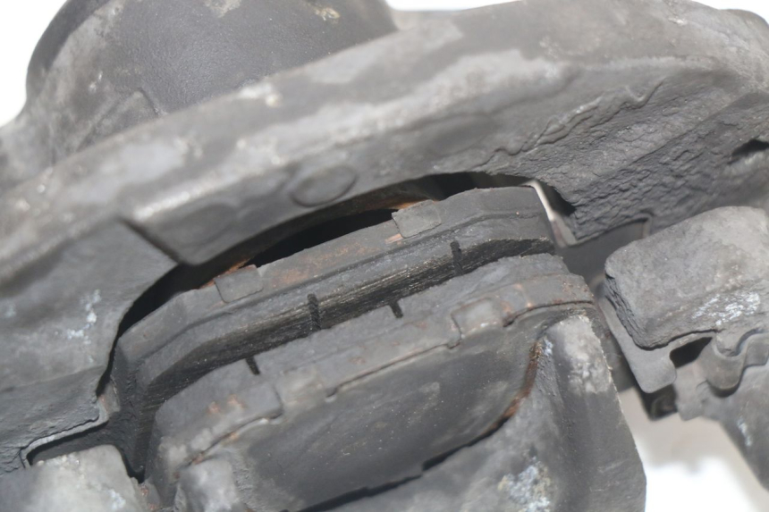 photo de ETRIER FREIN ARRIERE HONDA FES S-WING SWING 125 (2007 - 2015) - Points de fixation