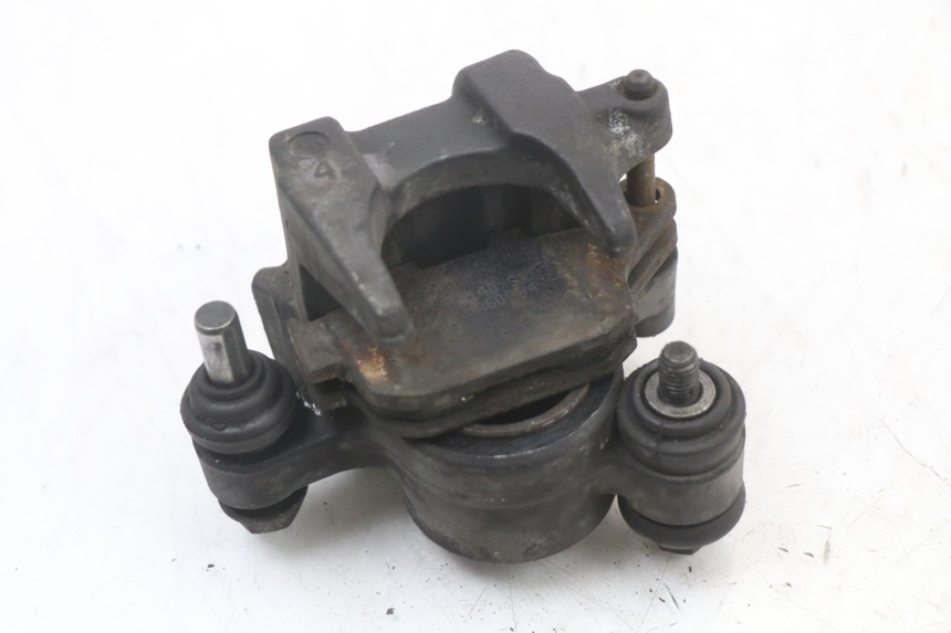 photo de ÉTRIER DE FREIN ARRIÈRE HONDA NTV DEAUVILLE 650 (1998 - 2001) - Gros plan technique