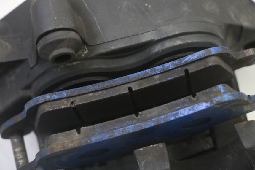 photo de ETRIER FREIN ARRIERE HONDA NTV DEAUVILLE 650 (2001 - 2006) - Gros plan technique