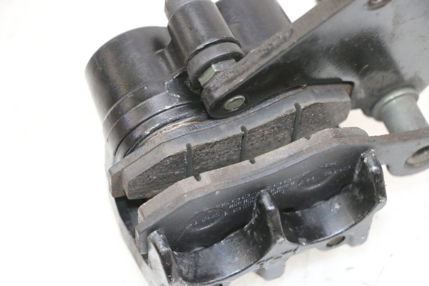 photo de ETRIER FREIN ARRIERE EFUN PUSA 1 - Gros plan technique