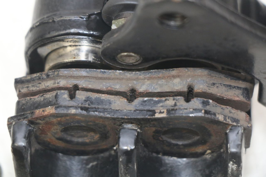 photo de ÉTRIER DE FREIN ARRIÈRE YAMASAKI RAPTOR 50 (2013 - 2018) - Zoom état d’usage