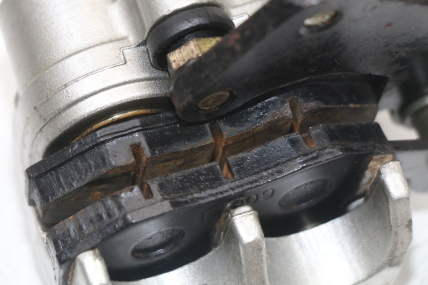 photo de ETRIER FREIN ARRIERE REGAL RAPTOR RAXTER 2 125 (2007 - 2015) - Points de fixation