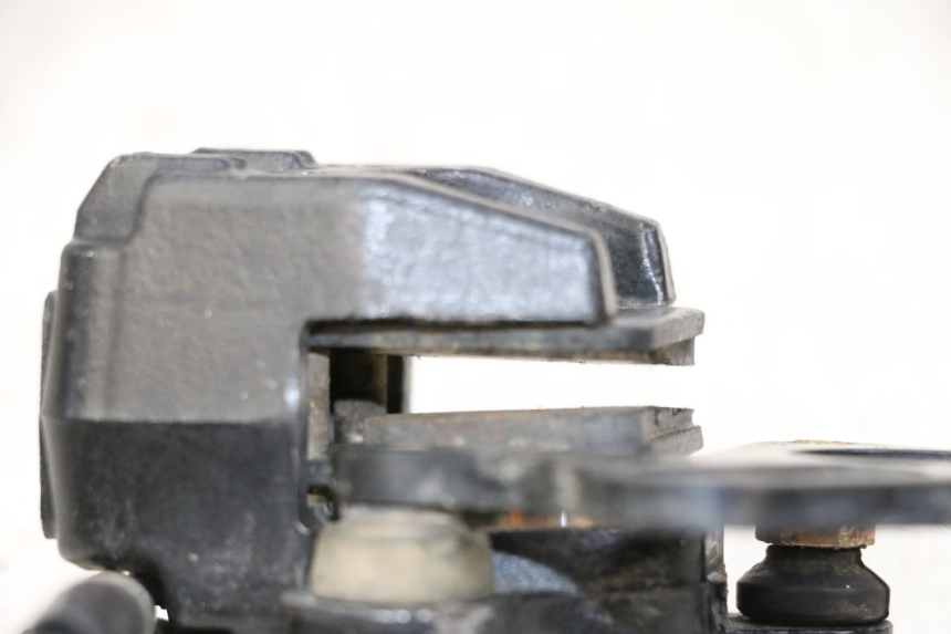 photo de ÉTRIER DE FREIN ARRIÈRE APOLLO RFZ 125 - Zoom état d’usage