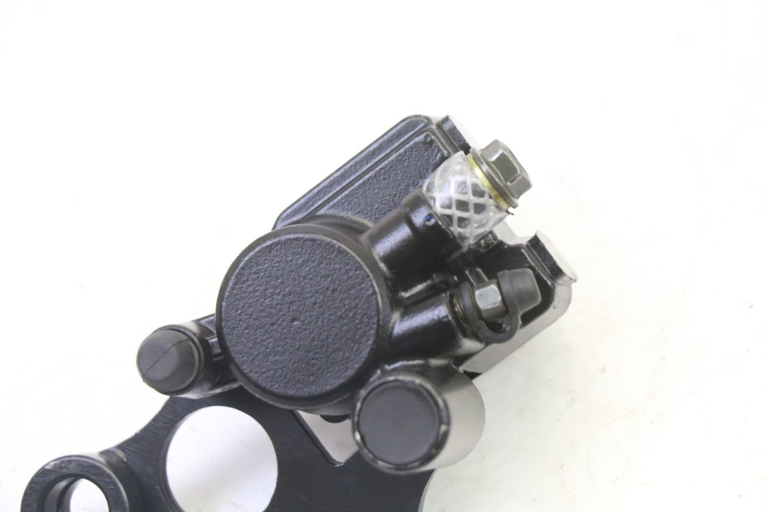 photo de ÉTRIER DE FREIN ARRIÈRE APOLLO RFZ 125 - Détail de la pièce