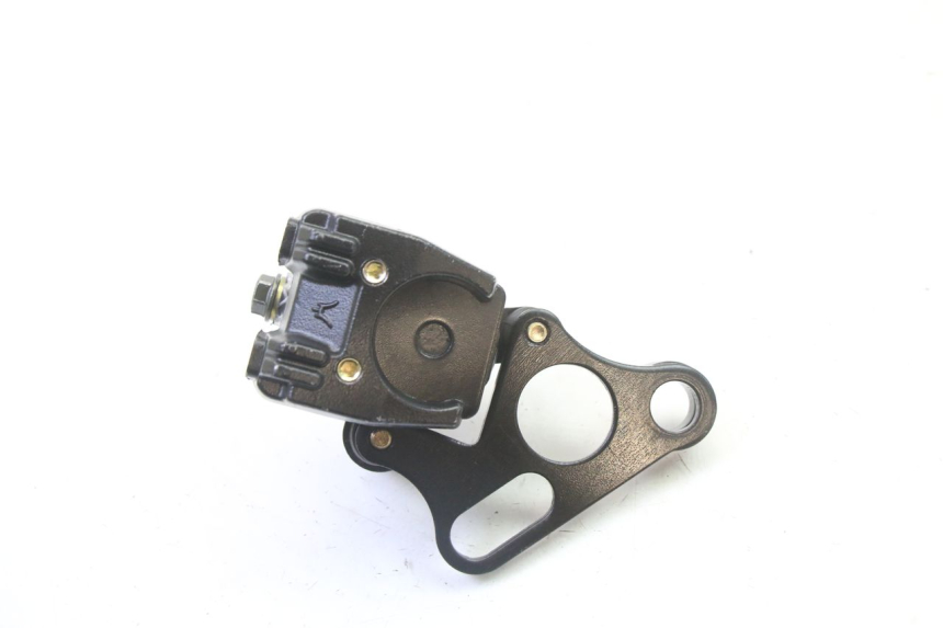 photo de ÉTRIER DE FREIN ARRIÈRE APOLLO RFZ 125 - Gros plan technique