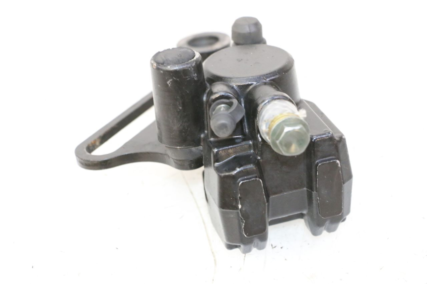 photo de ÉTRIER DE FREIN ARRIÈRE APOLLO RFZ 125 - Points de fixation