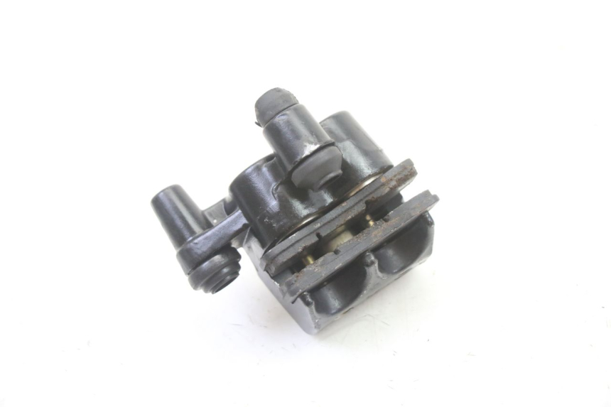 photo de ÉTRIER DE FREIN ARRIÈRE APOLLO RXF 125 - Gros plan technique