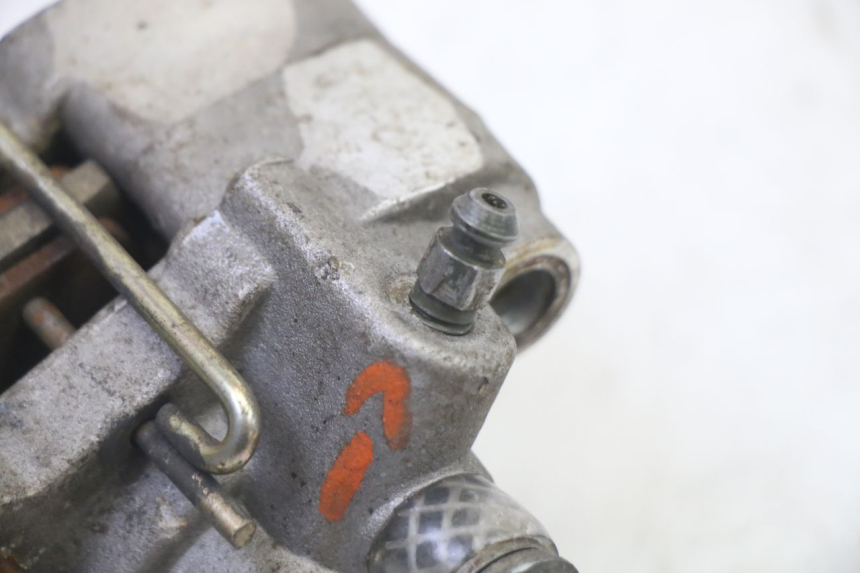 photo de ETRIER FREIN ARRIERE HYTRACK S 150 (2003 - 2011) - Autre angle de vue