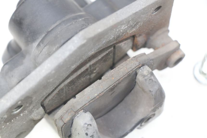 photo de ÉTRIER DE FREIN ARRIÈRE SUZUKI SIXTEEN 125 (2008 - 2010) - Détail de la pièce