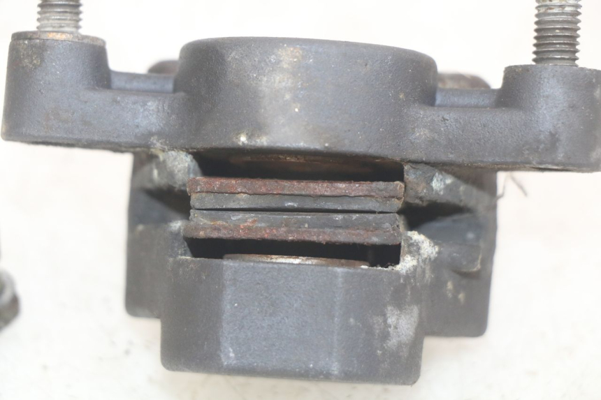 photo de ÉTRIER DE FREIN ARRIÈRE PEUGEOT SPEEDFIGHT LC 50 (1996 - 2002) - Zoom état d’usage