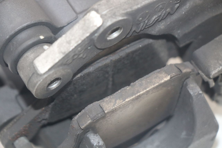 photo de ÉTRIER DE FREIN ARRIÈRE KAWASAKI VERSYS ABS 650 (2015 - 2018) - Points de fixation