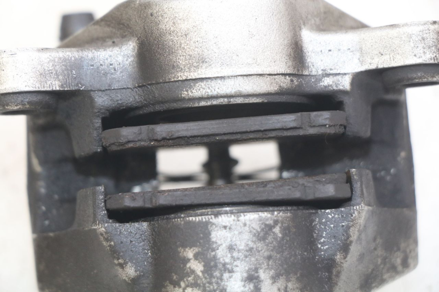 photo de ÉTRIER DE FREIN ARRIÈRE YAMAHA XMAX X-MAX 125 (2006 - 2009) - Autre angle de vue