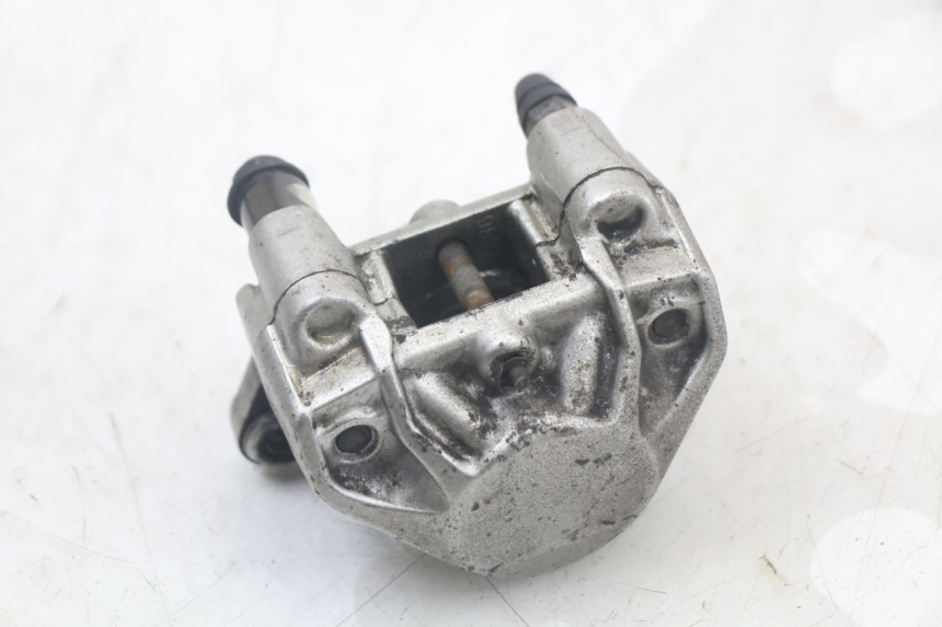 photo de ÉTRIER DE FREIN ARRIÈRE YAMAHA XMAX X-MAX 125 (2006 - 2009) - Gros plan technique