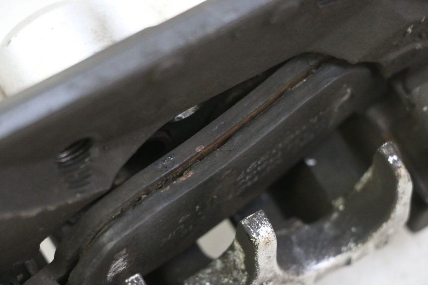 photo de ETRIER FREIN ARRIERE YAMAHA X-MAX XMAX 250 (2006 - 2009) - Zoom état d’usage