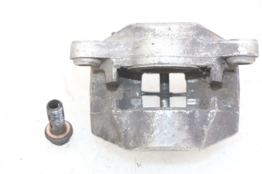 photo de ÉTRIER DE FREIN ARRIÈRE YAMAHA YP MAJESTY 125 (1998 - 2001) - Autre angle de vue