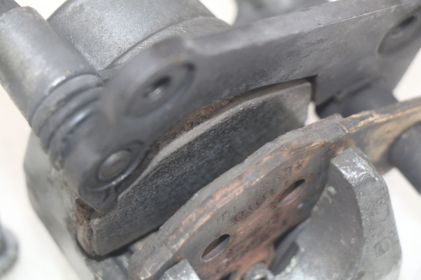 photo de ÉTRIER DE FREIN ARRIÈRE KAWASAKI ZX-6R ZX6R 600 (1995 - 1997) - Zoom état d’usage