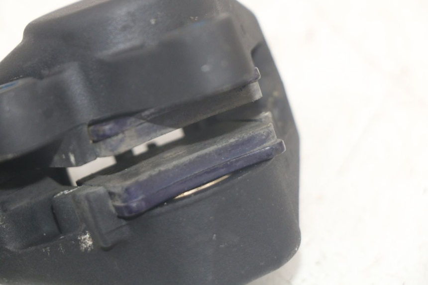 photo de ÉTRIER DE FREIN AVANT YAMAHA AEROX 2T 50 (2013 - 2017) - Gros plan technique