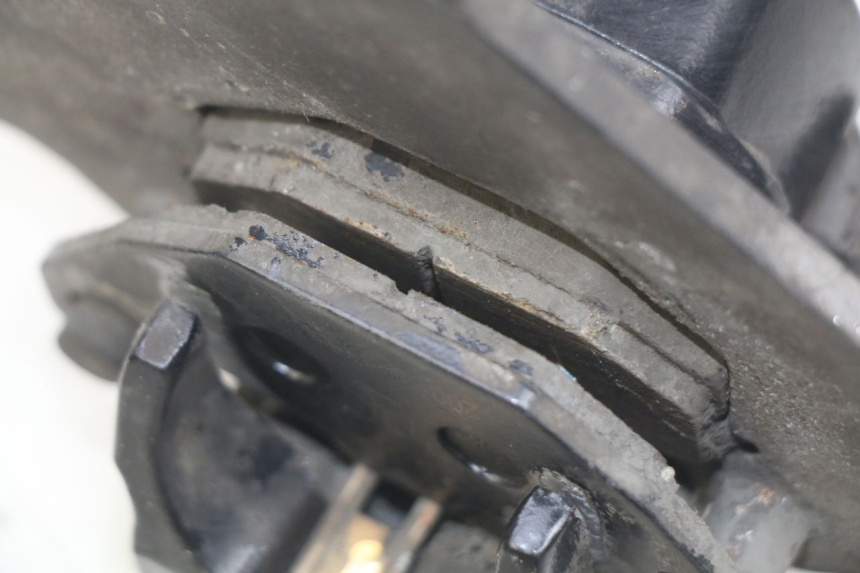 photo de ÉTRIER DE FREIN AVANT KYMCO AGILITY 16+ 4T 50 (2018 - 2023) - Zoom état d’usage