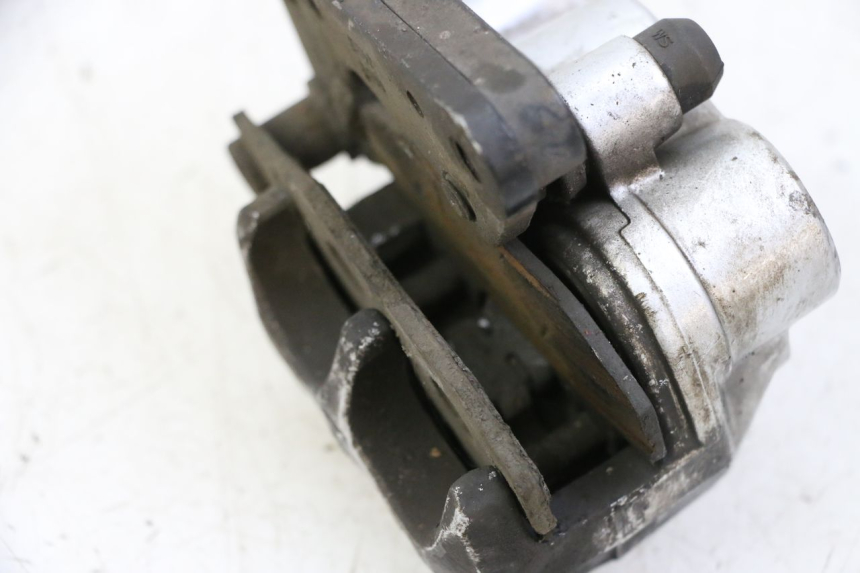 photo de ÉTRIER DE FREIN AVANT KYMCO AGILITY 4T 50 (2018 - 2022) - Autre angle de vue