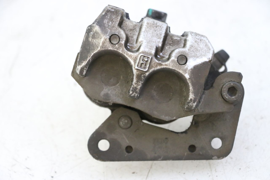 photo de ÉTRIER DE FREIN AVANT KYMCO AGILITY 4T 50 (2018 - 2022) - Gros plan technique