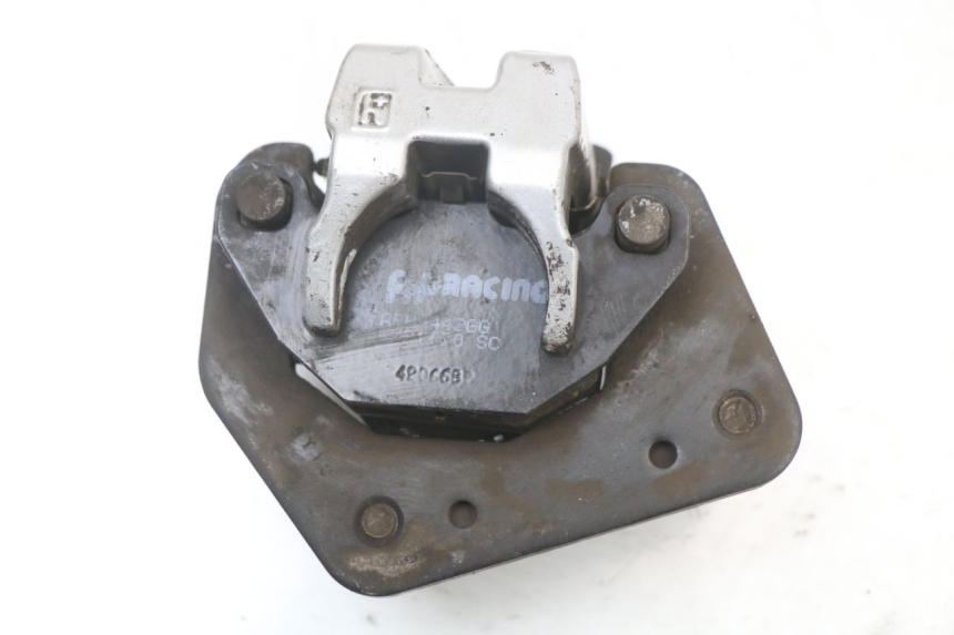 photo de ÉTRIER DE FREIN AVANT KYMCO AGILITY FR 2T 50 (2012 - 2017) - Gros plan technique