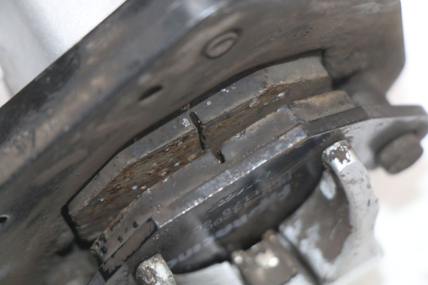 photo de ÉTRIER DE FREIN AVANT KYMCO AGILITY FR 2T 50 (2012 - 2017) - Points de fixation