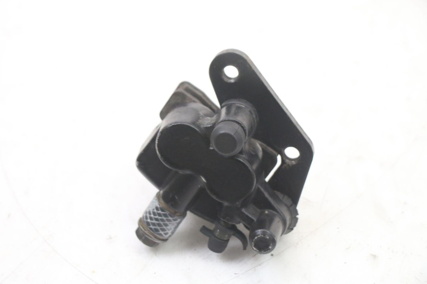 photo de ÉTRIER DE FREIN AVANT APOLLO RFZ 125 - Gros plan technique