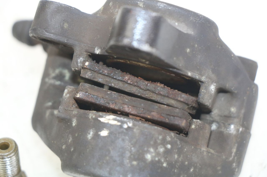 photo de ÉTRIER DE FREIN AVANT MBK BOOSTER SPIRIT 50 (1999 - 2003) - Zoom état d’usage