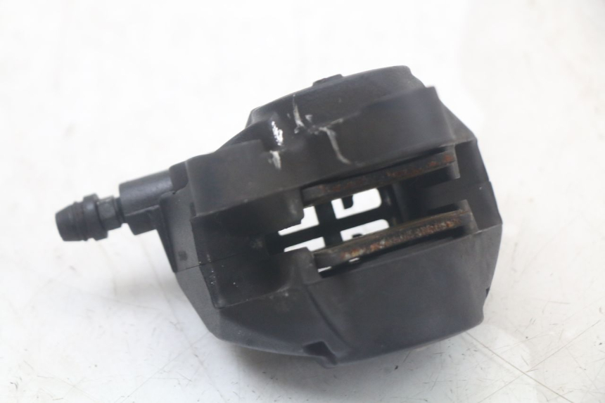 photo de ÉTRIER DE FREIN AVANT MBK BOOSTER SPIRIT 50 (2004 - 2017) - Gros plan technique