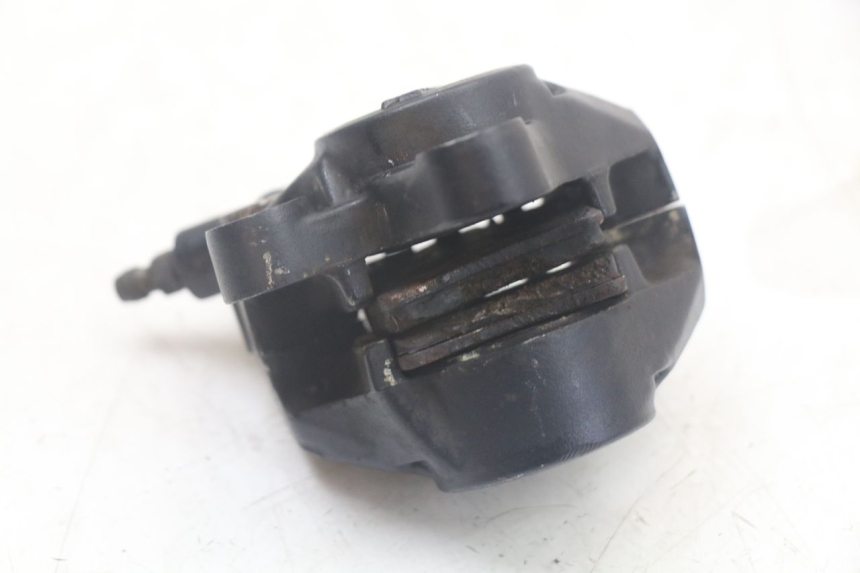 photo de ÉTRIER DE FREIN AVANT MBK BOOSTER SPIRIT 50 (2004 - 2017) - Gros plan technique