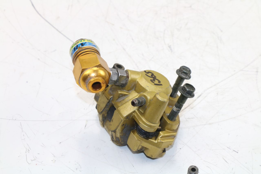 photo de ETRIER FREIN AVANT BAOTIAN BT 49 QT-9 50 (2006 - 2010) - Gros plan technique