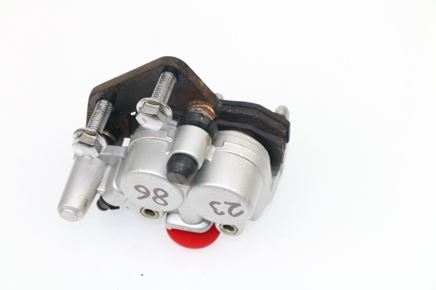 photo de ETRIER FREIN AVANT BAOTIAN BT SPEEDROAD 125 (2008 - 2012) - Gros plan technique