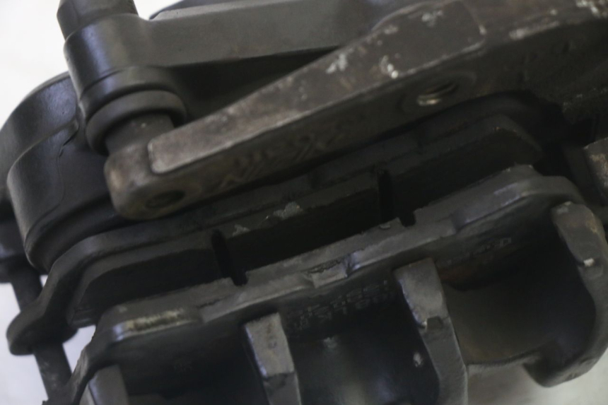 photo de ÉTRIER DE FREIN AVANT SUZUKI BURGMAN 125 (2007 - 2014) - Points de fixation