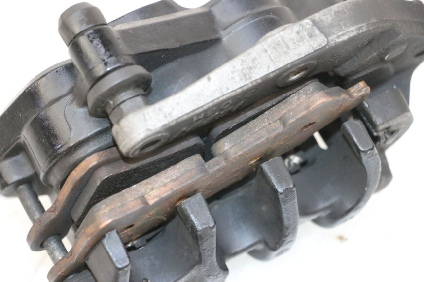 photo de ÉTRIER DE FREIN AVANT SUZUKI BURGMAN 125 (2007 - 2014) - Détail de la pièce