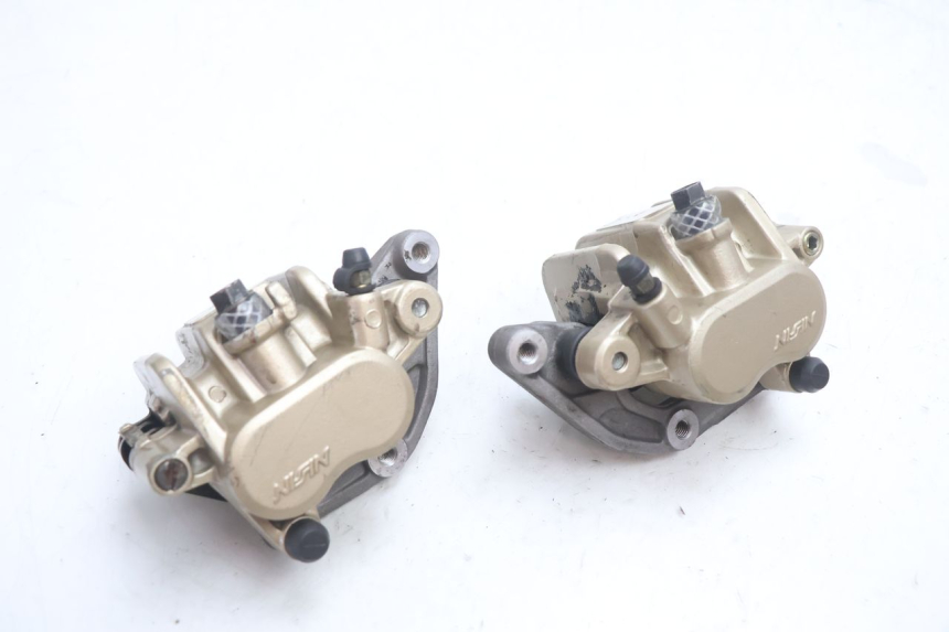 photo de ETRIER FREIN AVANT HONDA CB F HORNET 600 (2005 - 2006) - Autre angle de vue