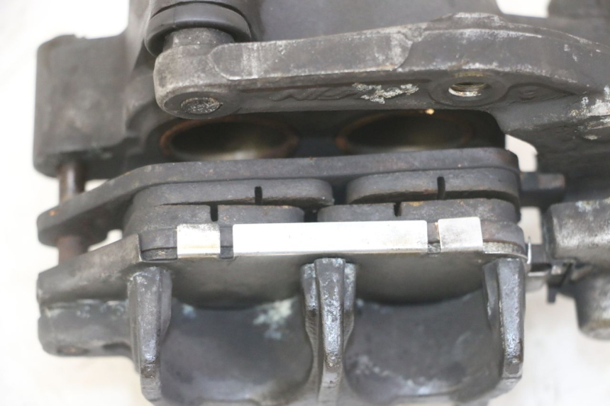 photo de ETRIER FREIN AVANT HONDA CBF 500 (2004 - 2007) - Autre angle de vue