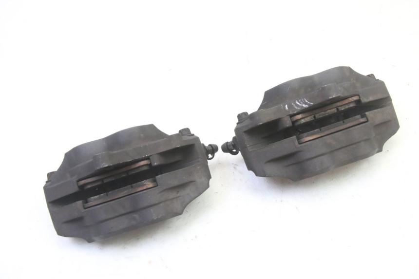 photo de ETRIER FREIN AVANT HONDA CBR RR FIREBLADE 900 (1992 - 1994) - Points de fixation